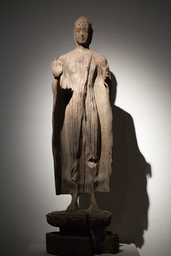 释迦牟尼木雕像