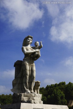 厦门海边母子雕像