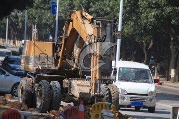 挖土机 道路施工