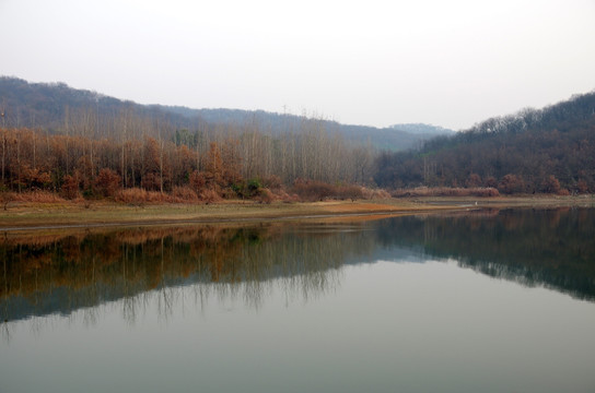 远山静湖