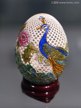 蛋雕彩绘孔雀