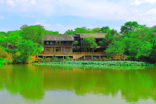 湖畔建筑