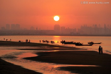 海上日出