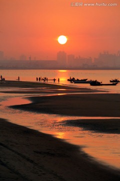 海上日出