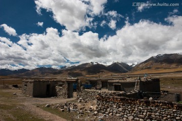藏族民居与雪山