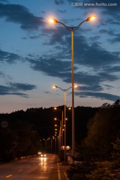 暮色 街道 路灯 竖片