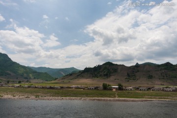 朝鲜风光 鸭绿江 蓝天白云