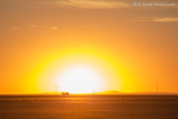 草原夕阳