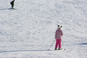滑雪场上的人像