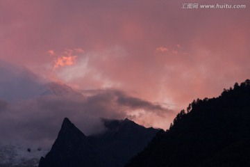 雪山夕照 彩霞