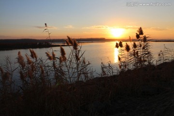 河边夕阳