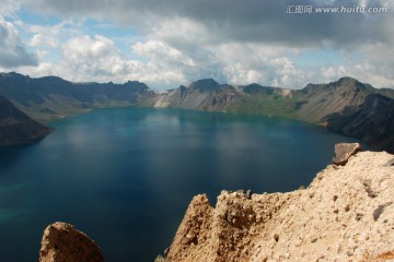 天池 长白山 山脉 水面 天空