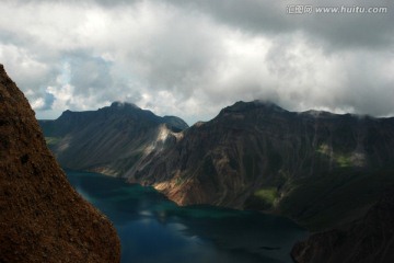 长白山 天池 山脉 峭壁 蓝天