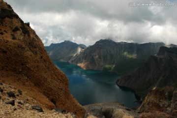 长白山 天池 山脉 峭壁 蓝天