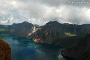 长白山 天池 山脉 峭壁 蓝天