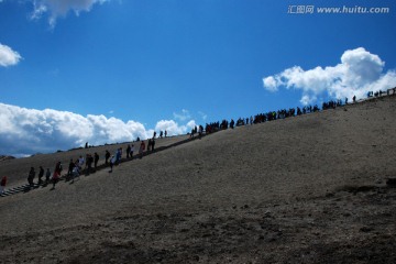 长白山 山脉 峭壁 蓝天白云