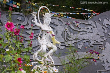 四川康定县跑马山仙女塑像