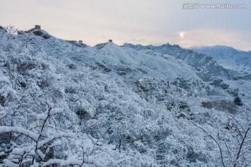 长城冬雪 浓云 太阳 树挂