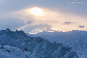 长城冬雪 远眺司马台长城 太阳