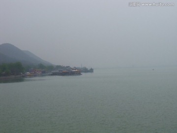 烟雨蒙蒙的云龙湖云龙山