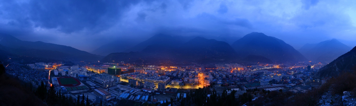 四川茂县夜景全景图