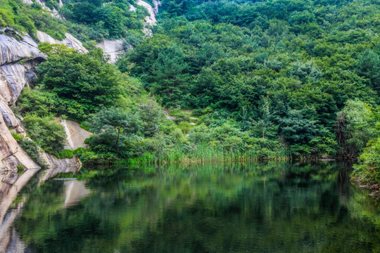 山林湖水