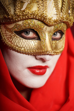 女人金面具