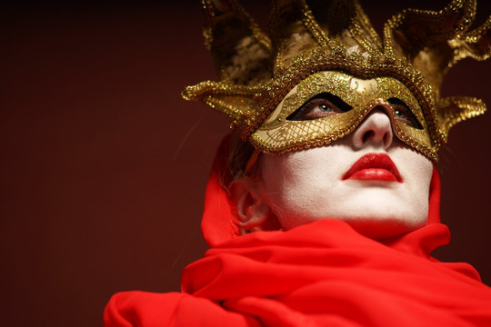 女人威尼斯金面具