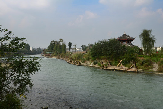 都郫县三道堰古镇河岸风光