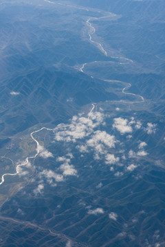 俯瞰大河 竖片 竖构图 田野