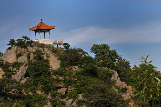 烟台塔山风景区的亭子