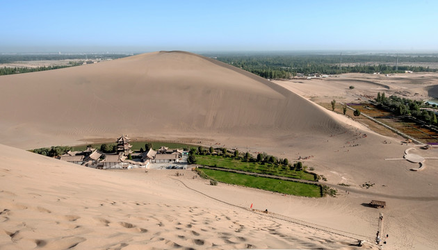 鸣沙山月牙泉全景