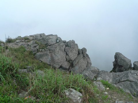 东莞银瓶嘴银瓶山公园山顶奇石