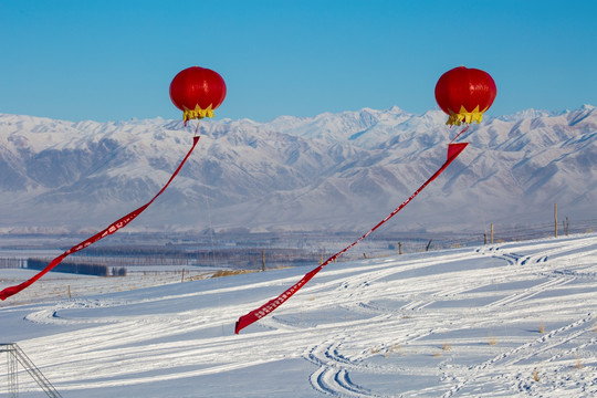 红气球  氢气球  雪景