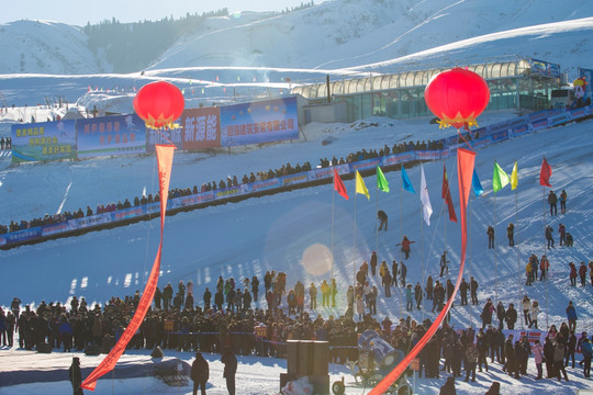 气球  彩带  滑雪场