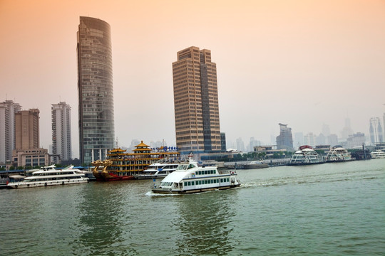 上海外滩 浦江 水面 现代建筑