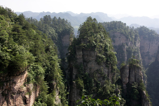 巍峨群山辉煌似锦