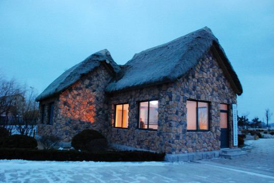 天鹅湖 雪 雪景 石屋 建筑