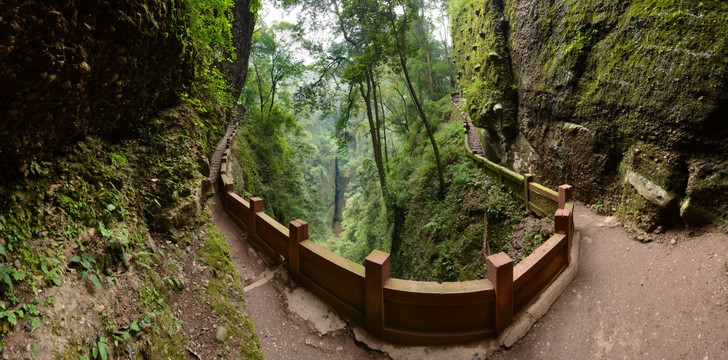 青城山掷笔槽全景图