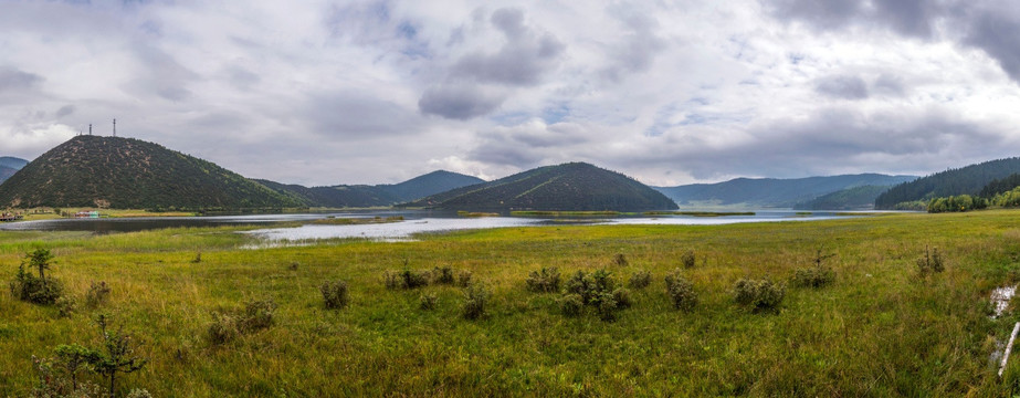 普达措属都湖全景