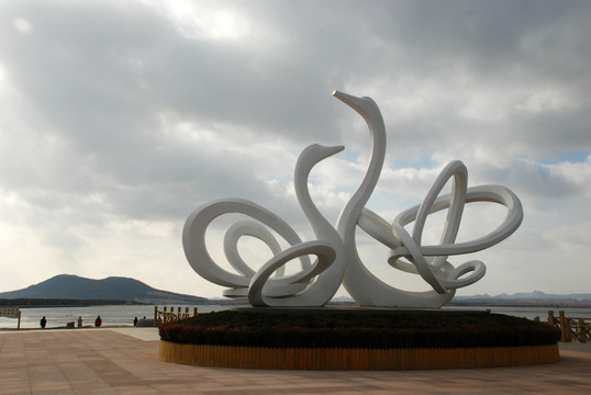 天鹅湖 天鹅雕塑 雕塑艺术