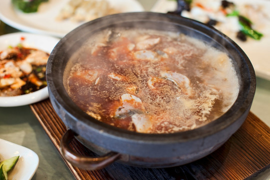 休闲餐饮 蘑菇汤 铁锅 美食