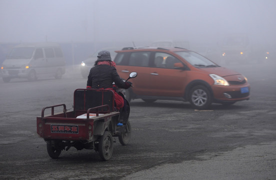 成都雾霾道路交通