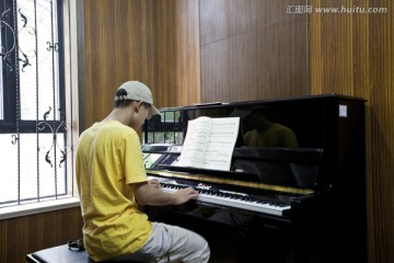 学钢琴 钢琴 琴房 音乐 乐器