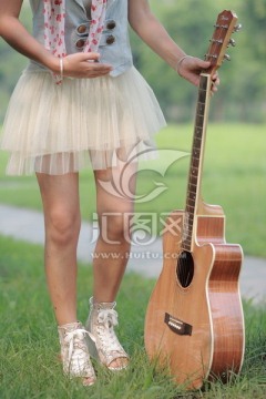 少女和吉他