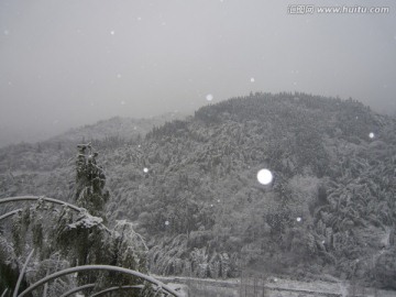 山上的雪