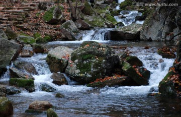 水 溪水 溪流 流水 绿石