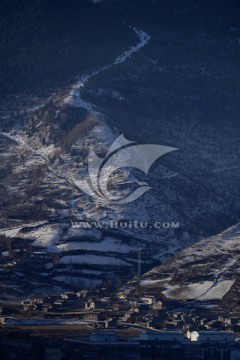 松潘山村雪景