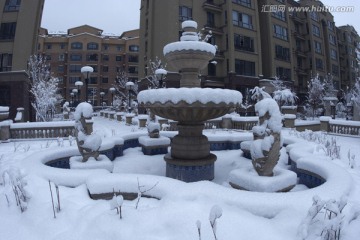 城市小区一角 雪景