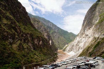 虎跳峡一角